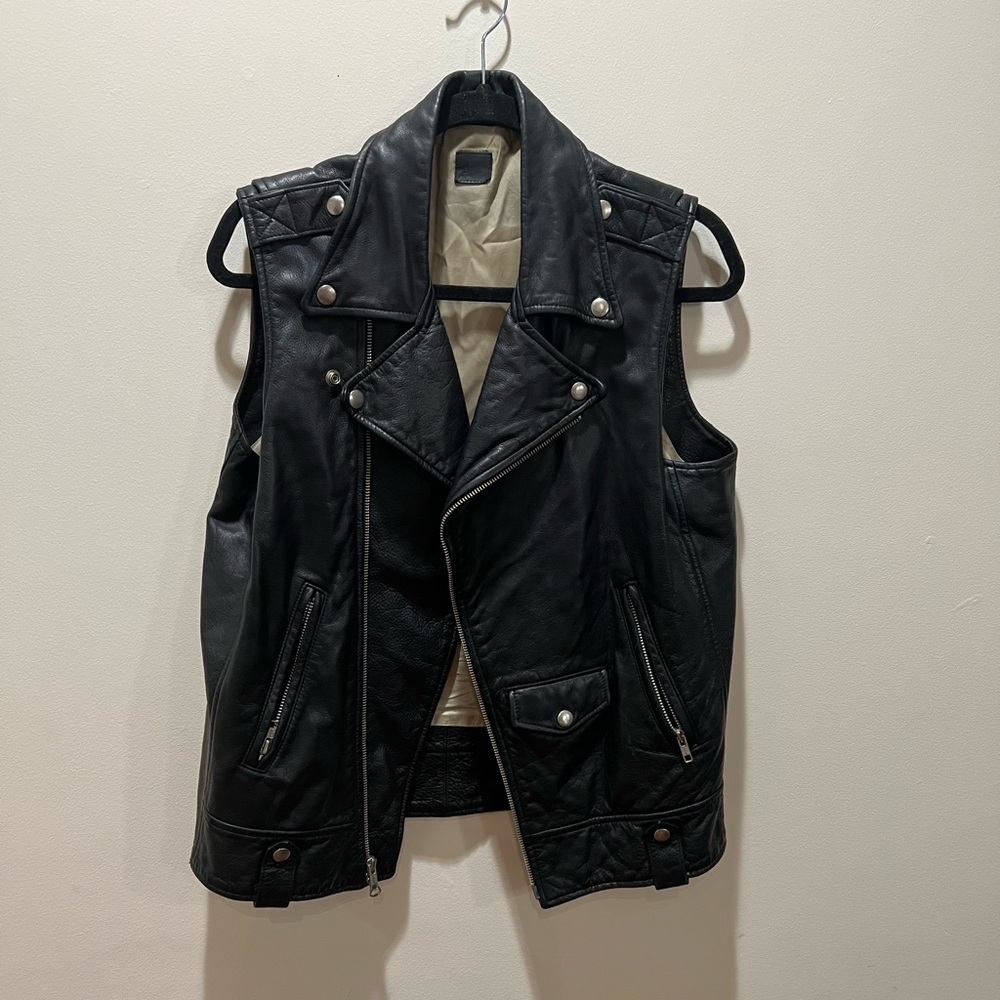 Atrium preowned black leather motorcycle vest Sz medium